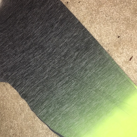 Workout Capris Leggings - Picture 2 of 2